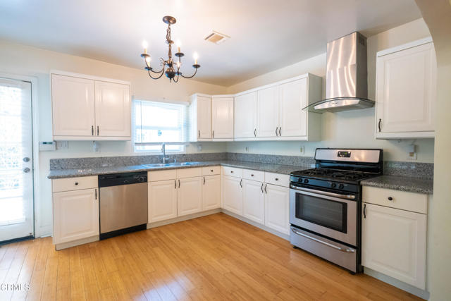 Detail Gallery Image 6 of 27 For 1726 Los Robles Ave, Pasadena,  CA 91104 - 3 Beds | 2 Baths
