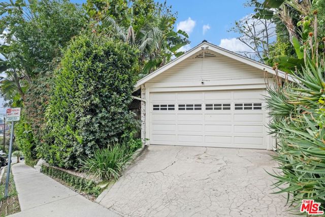 1231 Hilldale Avenue, Los Angeles CA: https://media.crmls.org/mediaz/ac3de3db-4a58-4086-ab4f-78f16b64bfd6.jpg