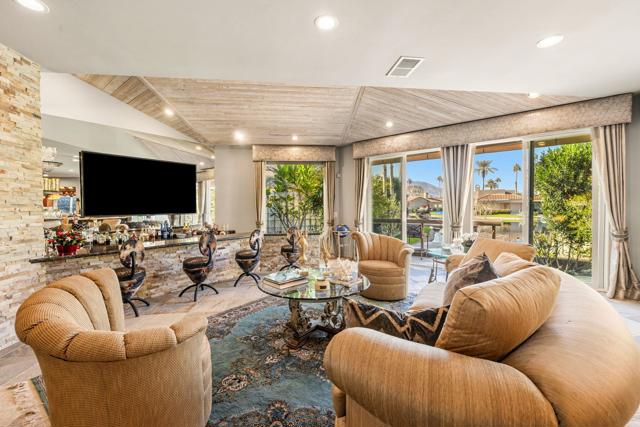 210 Desert Lakes Drive, Rancho Mirage CA: https://media.crmls.org/mediaz/ac3e0202-d5a2-42a0-a0cb-cf8a1a8601df.jpg