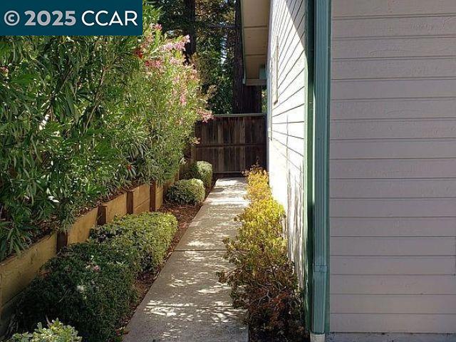4214 Treat Blvd, Concord CA: https://media.crmls.org/mediaz/ac3eaec5-ecff-49f7-9df3-0fb018c9b04c.jpg