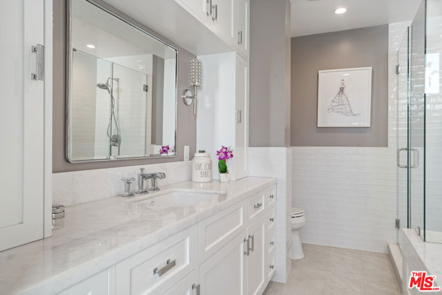 1533 18th Street, Santa Monica CA: https://media.crmls.org/mediaz/ac3ec1b1-4d44-4d55-ac73-68d455c9c251.jpg