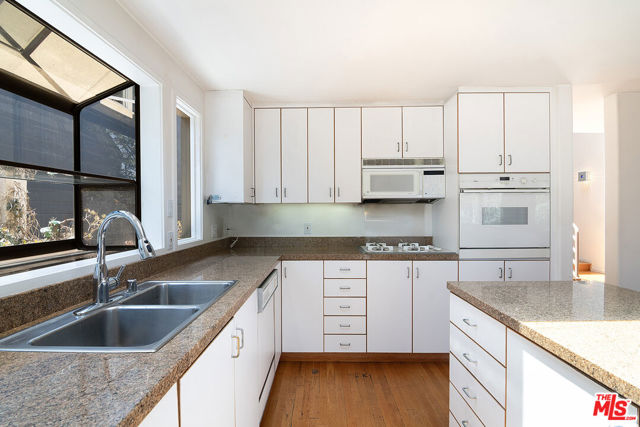 3580 Mountain View Avenue, Los Angeles CA: https://media.crmls.org/mediaz/ac3f4df5-f5a3-4445-8bd0-bcb0c9a2bee0.jpg