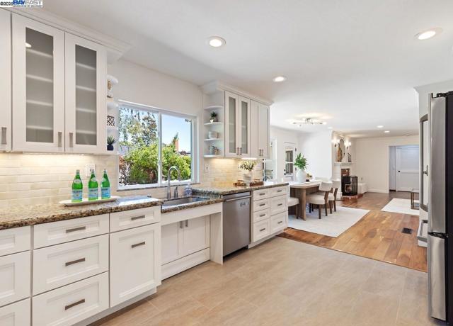 59 Arenas Ct, San Ramon CA: https://media.crmls.org/mediaz/ac3f8239-478a-4939-92e8-3175eec14b38.jpg