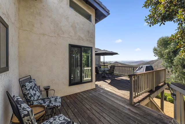 17924 Saint Andrews Dr, Poway CA: https://media.crmls.org/mediaz/ac3fd419-1355-4ef0-ab33-0229bbd7bcf0.jpg