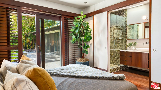 7221 Birdview Avenue, Malibu CA: https://media.crmls.org/mediaz/ac4094ec-f1a1-4d67-ac65-db4827f81f55.jpg