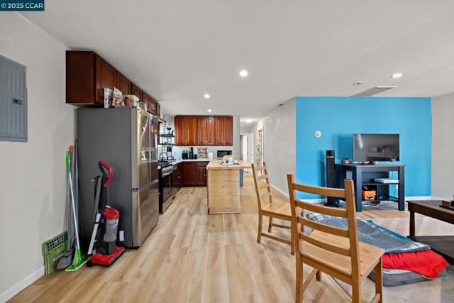7447 Lockwood St, Oakland CA: https://media.crmls.org/mediaz/ac40f3e7-7de6-4637-b62e-364aea05a558.jpg