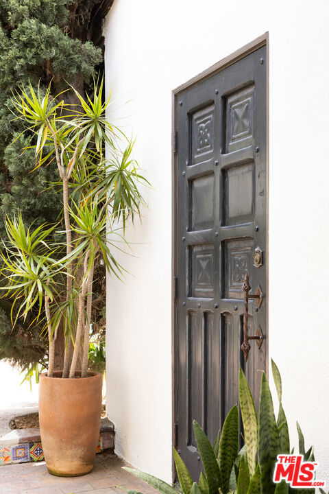 1012 Superba Avenue, Venice CA: https://media.crmls.org/mediaz/ac4163a4-d701-4e66-894b-14034162e66b.jpg