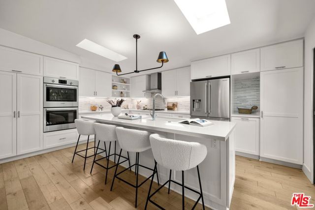 8811 Wonderland Avenue, Los Angeles CA: https://media.crmls.org/mediaz/ac41a1c9-8352-4bf4-9e8c-1357980ea8e6.jpg