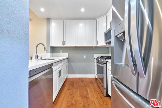 326 S Manhattan Place, Los Angeles CA: https://media.crmls.org/mediaz/ac41b94a-f2ed-4a39-9dbb-ae5e1bf1beb4.jpg