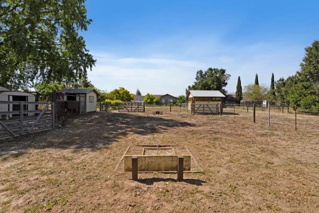 220 Holliday Drive, Hollister CA: https://media.crmls.org/mediaz/ac421a8f-66b5-40a1-83be-ed16820903a2.jpg