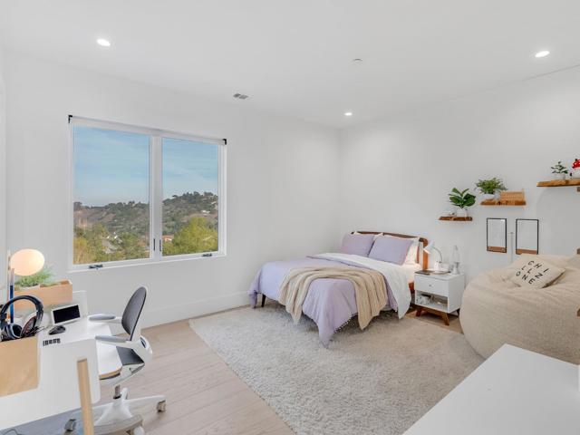 60 Glengarry Way, Hillsborough CA: https://media.crmls.org/mediaz/ac4231ac-3acd-4a62-aabc-9ff24187e27b.jpg