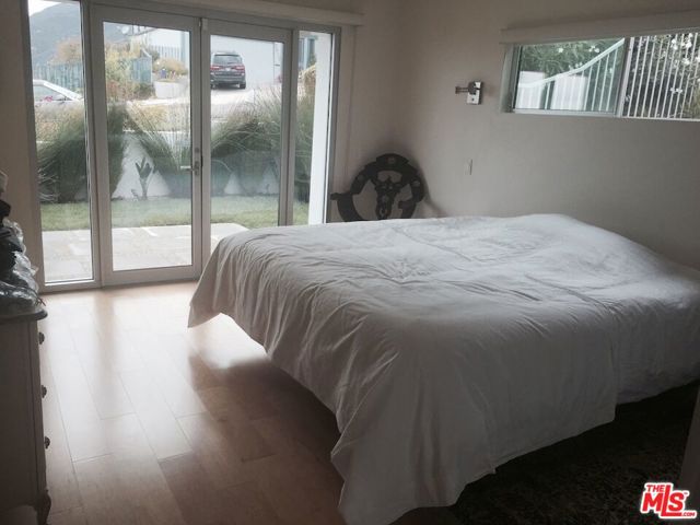 3440 Shoreheights Drive, Malibu CA: https://media.crmls.org/mediaz/ac431d64-0bff-485e-a0c7-49d91e64e2ab.jpg