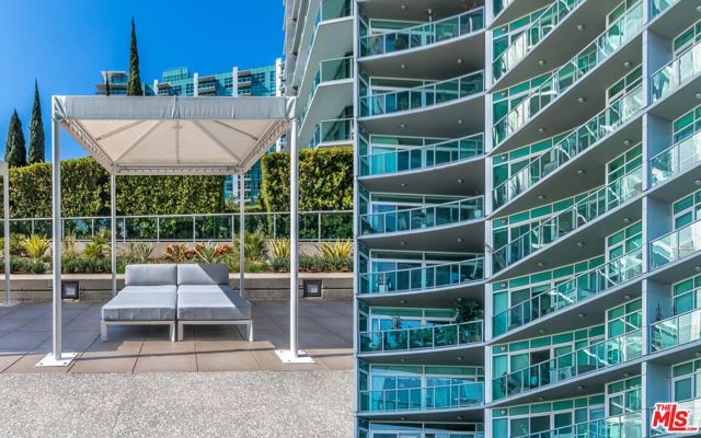 13600 Marina Pointe Drive, Marina del Rey CA: https://media.crmls.org/mediaz/ac43c3d6-5de2-470e-9f17-ba621c0fe146.jpg