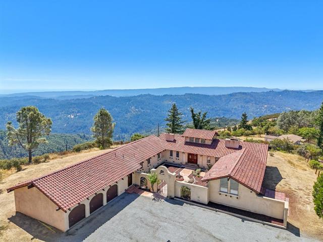 16420 Soda Springs Road, Los Gatos CA: https://media.crmls.org/mediaz/ac43fe8f-78d3-41e2-865a-04ad567ae1e9.jpg