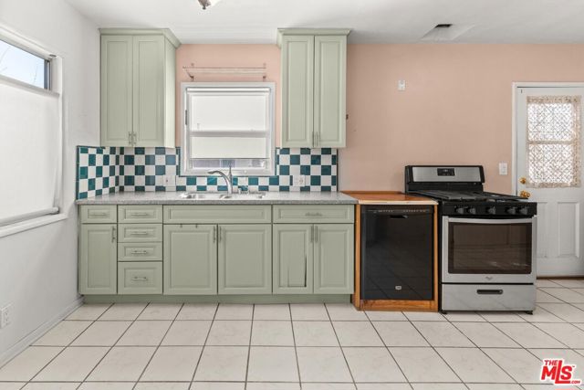 4057 Tivoli Avenue photo 5