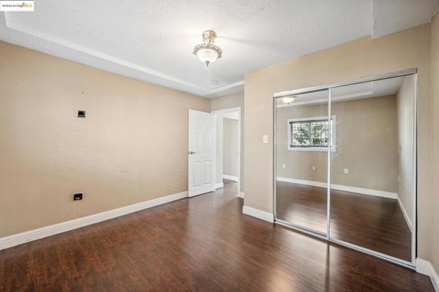 Image 22 of 60 For 1063 32nd St