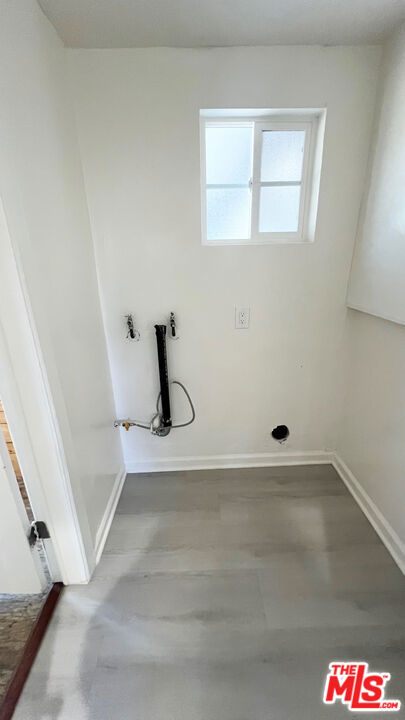 22111 Independencia Street, Woodland Hills CA: https://media.crmls.org/mediaz/ac463802-3eff-4cfa-8404-fa550e3f9c37.jpg