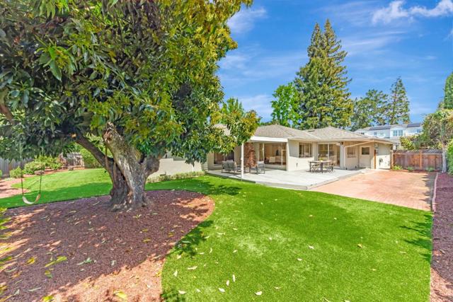 171 E Creek Drive, Menlo Park CA: https://media.crmls.org/mediaz/ac465e4c-45e1-443e-8c63-2ed58d969456.jpg