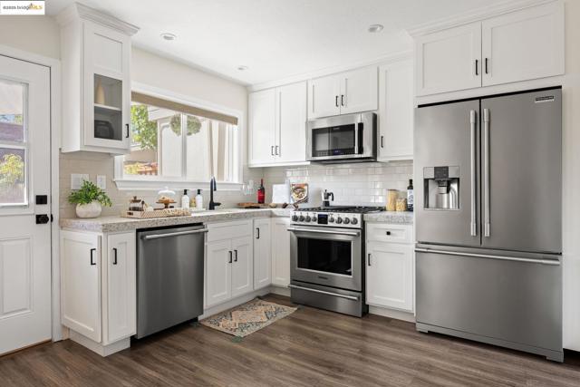 1515 Schenone Ct, Concord CA: https://media.crmls.org/mediaz/ac46c531-917c-4434-9821-8e5f097d2dbf.jpg