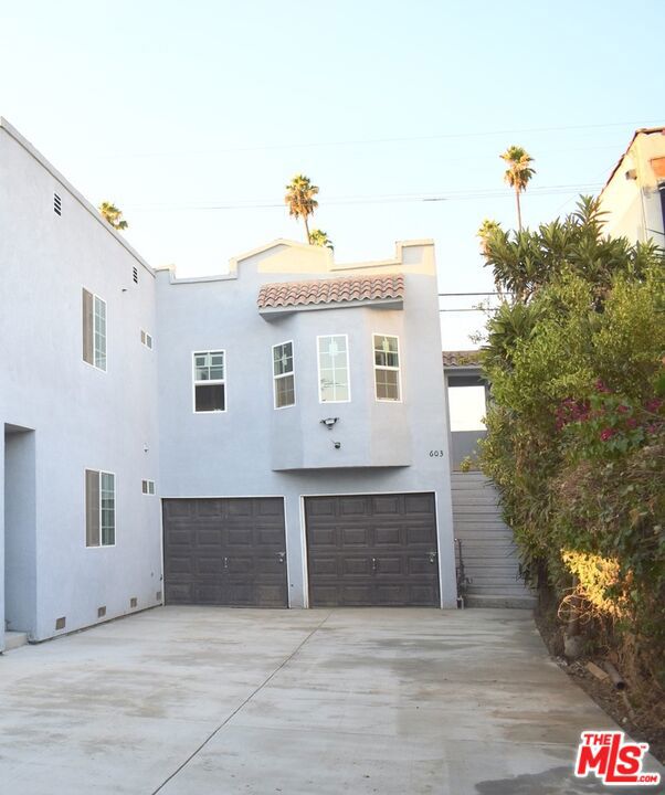 605 W 47th Street, Los Angeles CA: https://media.crmls.org/mediaz/ac470fdb-a1d5-4163-8c64-5f0abd5d7301.jpg