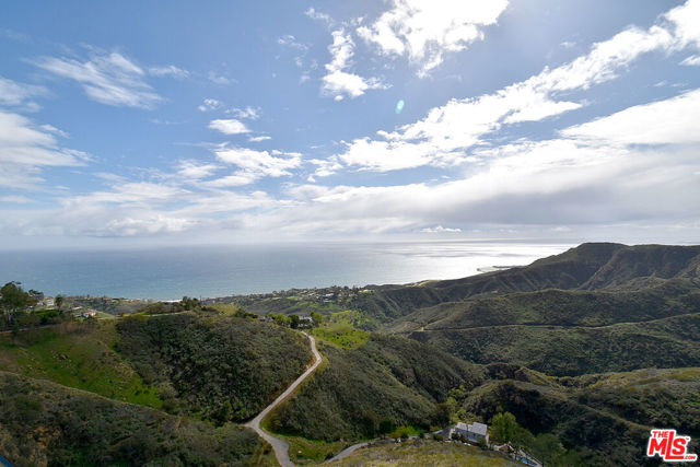 2401 Rambla Pacifico Street, Malibu CA: https://media.crmls.org/mediaz/ac478fdb-a554-49d4-bf79-aff750050c2c.jpg