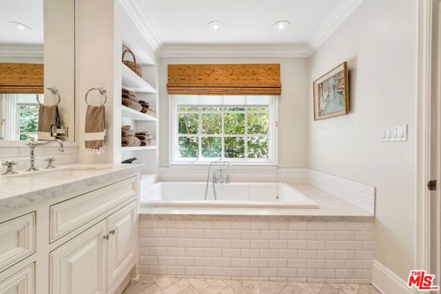 4714 Balboa Avenue, Encino CA: https://media.crmls.org/mediaz/ac479ca3-8acd-4b67-a1b5-9acaf004fbf6.jpg