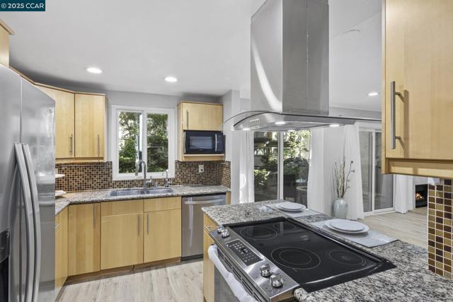 1117 Indian Summer Ct, San Jose CA: https://media.crmls.org/mediaz/ac47a3ff-1022-49c4-bc46-863579890053.jpg