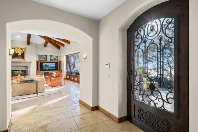 271 Ocean View Ave, Del Mar CA: https://media.crmls.org/mediaz/ac47d840-c7a2-4da1-9121-00a186bbc4b9.jpg