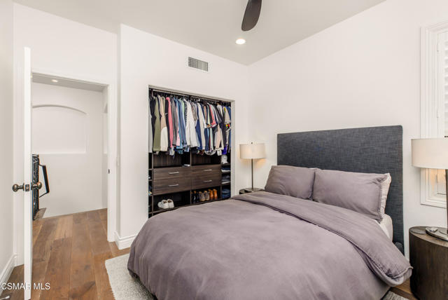 6072 Mandeville Place, Oak Park CA: https://media.crmls.org/mediaz/ac4884b3-0921-4746-bfac-b016145d0752.jpg