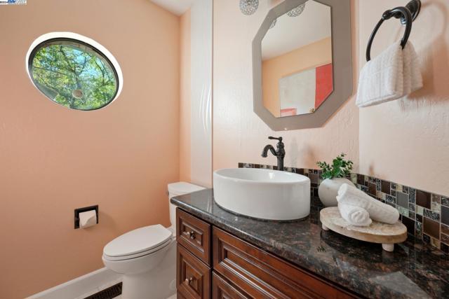 108 Kingswood Cir, Danville CA: https://media.crmls.org/mediaz/ac48a49b-e4c4-49be-9397-146bbbb6590a.jpg