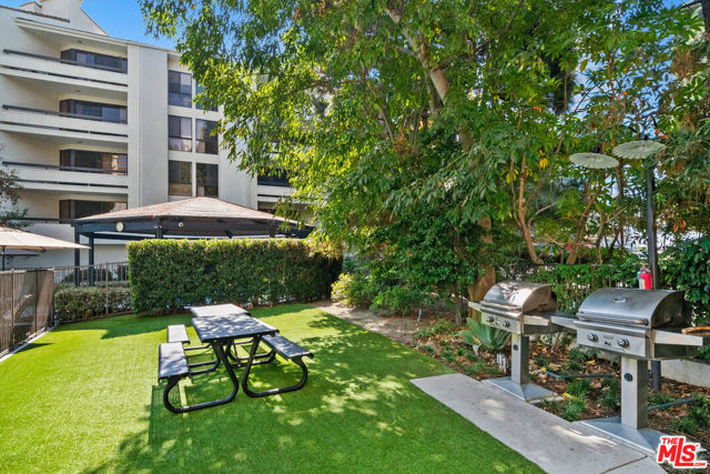 2131 Century Park Lane, Los Angeles CA: https://media.crmls.org/mediaz/ac48b87e-0d40-4fef-9967-d9e2b941f29f.jpg