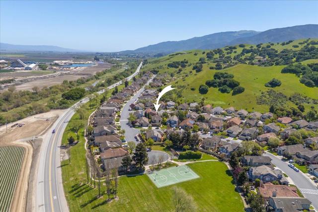 17666 Winding Creek Road, Salinas CA: https://media.crmls.org/mediaz/ac48f733-33f2-4d5b-954b-dd363caf62d7.jpg