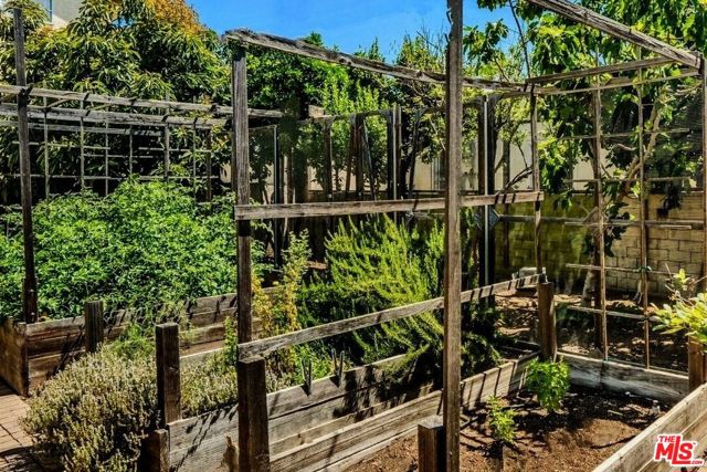 11245 Huston Street, North Hollywood CA: https://media.crmls.org/mediaz/ac493e31-3ab5-43d9-a19b-1dd2352b6061.jpg