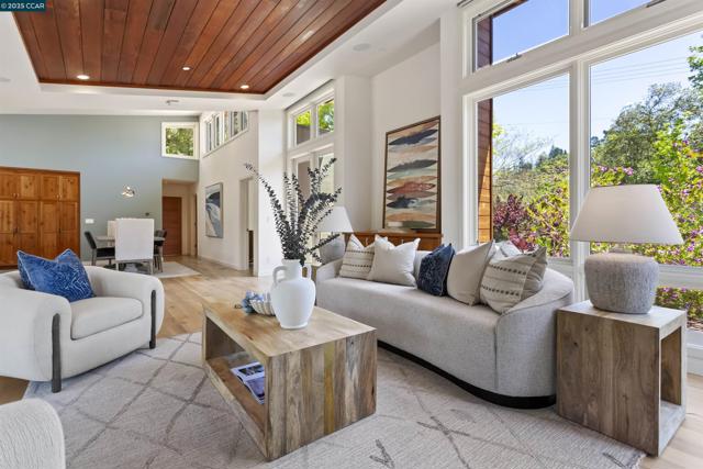 53 Tara Rd, Orinda CA: https://media.crmls.org/mediaz/ac49f778-a249-4aeb-b7cb-70d4c6ec679a.jpg