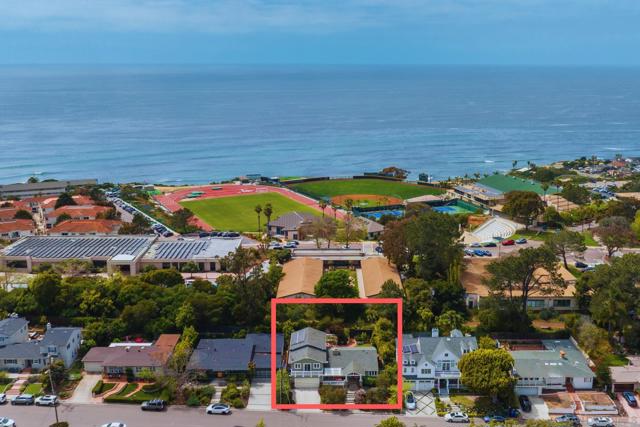 548 Tarento Dr, San Diego CA: https://media.crmls.org/mediaz/ac4a0549-9444-4c1c-b313-43197eff0e65.jpg