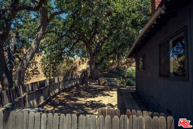 25166 Wheeler Road, Newhall CA: https://media.crmls.org/mediaz/ac4af643-4675-4335-a006-47e32b3718e3.jpg