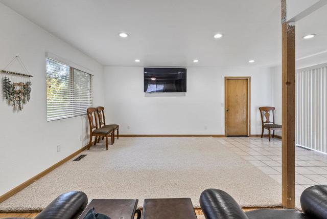 9355 Canyon Oak Road, Salinas CA: https://media.crmls.org/mediaz/ac4bb796-935b-419b-81b8-33d3b718debd.jpg