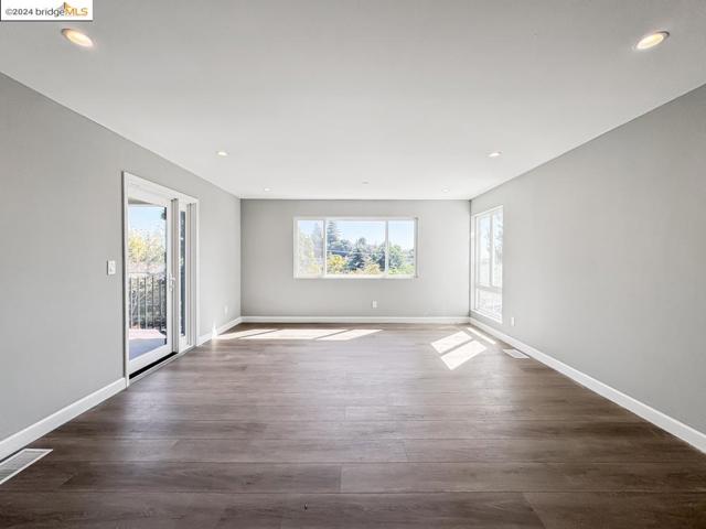Image 18 of 46 For 4124 Lyon Ave