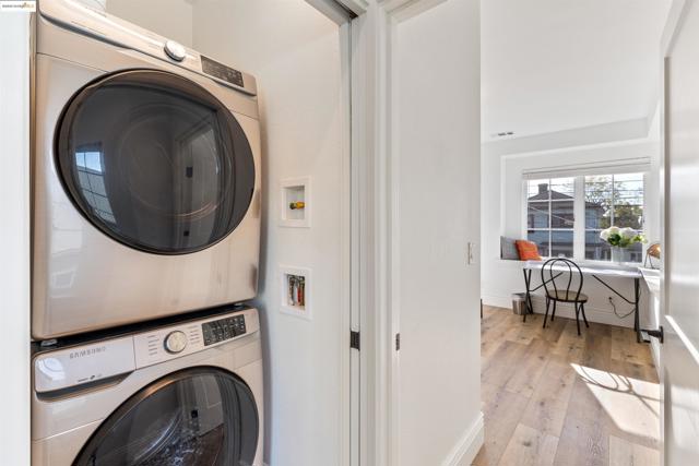 712 39Th St, Oakland CA: https://media.crmls.org/mediaz/ac4d810c-0acc-4049-a836-0f90100fc347.jpg