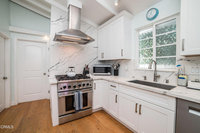 Detail Gallery Image 14 of 37 For 214 Pearl St, Redondo Beach,  CA 90277 - 2 Beds | 2 Baths