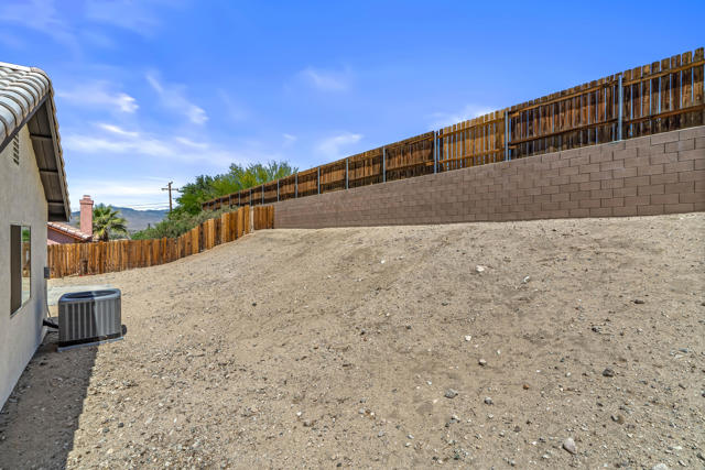 67618 Loma Vista Road, Desert Hot Springs CA: https://media.crmls.org/mediaz/ac4d9900-0bbf-45b5-bb42-38755e55b9a0.jpg