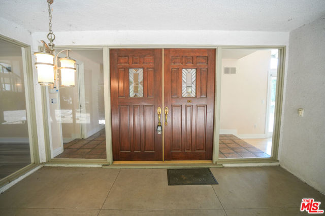 19616 Pine Valley Avenue, Porter Ranch CA: https://media.crmls.org/mediaz/ac4da583-a33a-4707-b7c2-2a059eff7f15.jpg