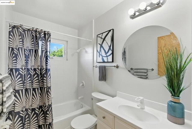499 Blackstone Drive, San Rafael CA: https://media.crmls.org/mediaz/ac4dc15f-6118-4d90-b536-54f76728dd10.jpg
