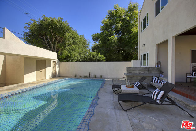 426 S Swall Drive, Beverly Hills CA: https://media.crmls.org/mediaz/ac4eef6b-4f9d-446e-9d37-d42df05552e5.jpg