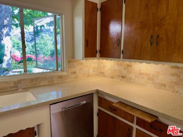 2290 Canonita Drive, La Habra Heights CA: https://media.crmls.org/mediaz/ac4fcebd-4683-47a5-b9cf-841f5ad83c0f.jpg