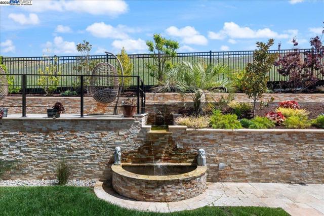 7259 Lembert Hills Dr, Dublin CA: https://media.crmls.org/mediaz/ac4fdb2b-d911-459c-8688-64e0094fa624.jpg