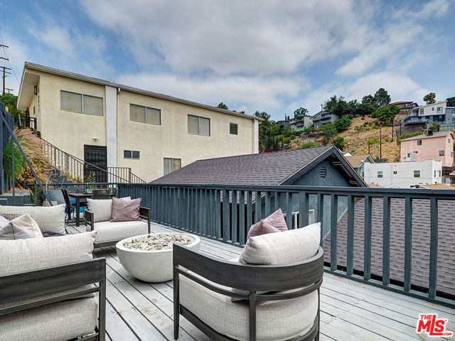 422 W Avenue 37, Los Angeles CA: https://media.crmls.org/mediaz/ac501fd0-a27a-4ccb-a8a1-ecf736f2820f.jpg