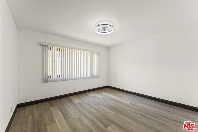 9724 Bothwell Road, Northridge CA: https://media.crmls.org/mediaz/ac507ae1-e30d-44df-85e8-8fa6e0d399d7.jpg