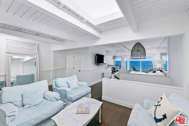 11856 Beach Club Way, Malibu CA: https://media.crmls.org/mediaz/ac50a83c-5384-4015-8c0e-066dfc8f021b.jpg