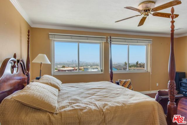 4272 Don Carlos Drive, Los Angeles CA: https://media.crmls.org/mediaz/ac50bf3d-3512-406a-96b4-f28d3dd63a52.jpg